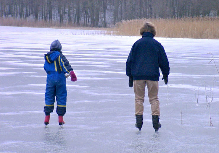 Schlittschuhläufer auf dem Settiner See